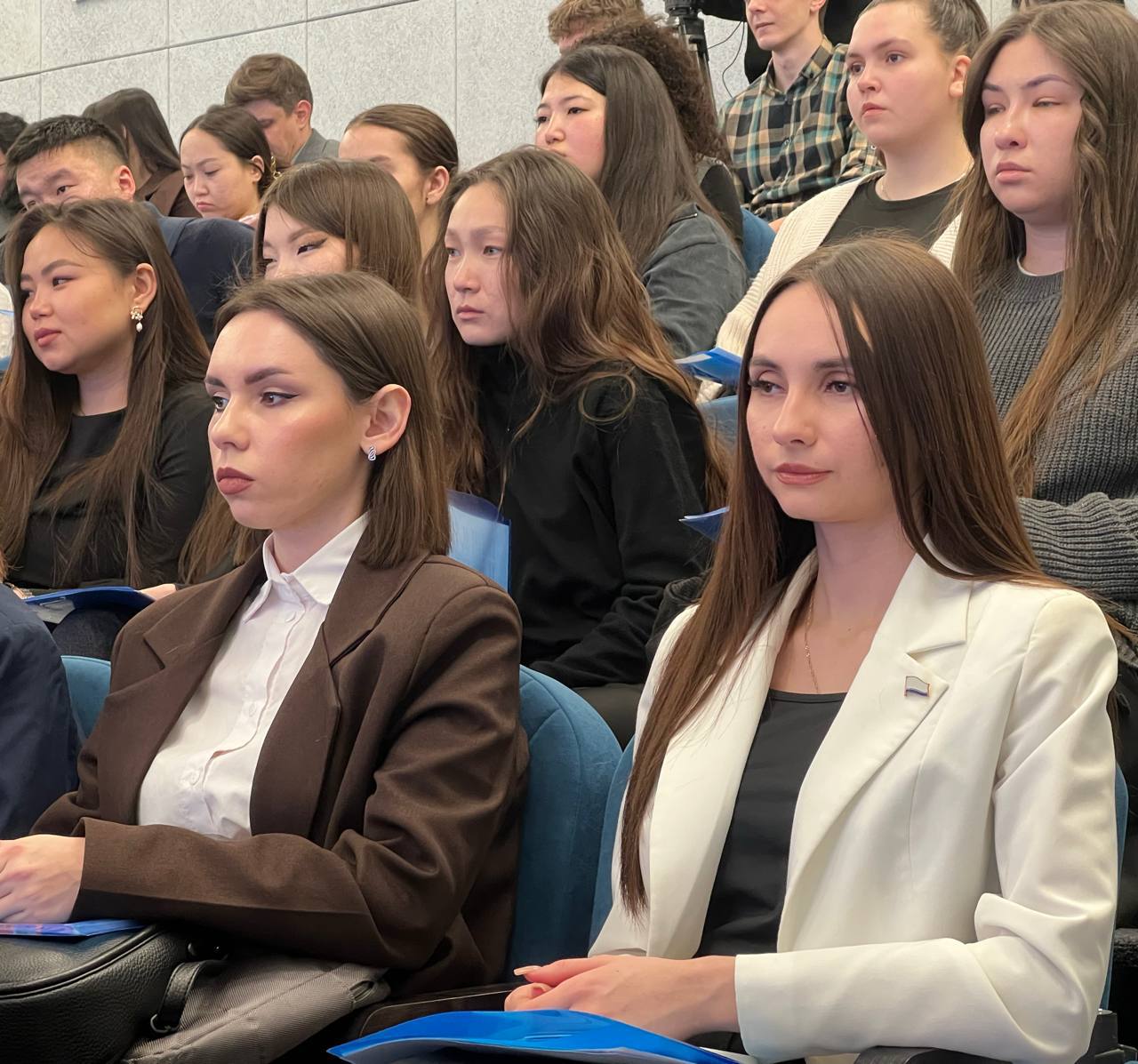 в Центре культурного развития проходит совещание на тему «О состоянии законодательства в Республике Алтай за 2025 год» в Центре культурного развития проходит совещание на тему «О состоянии законодательства в Республике Алтай за 2025 год»