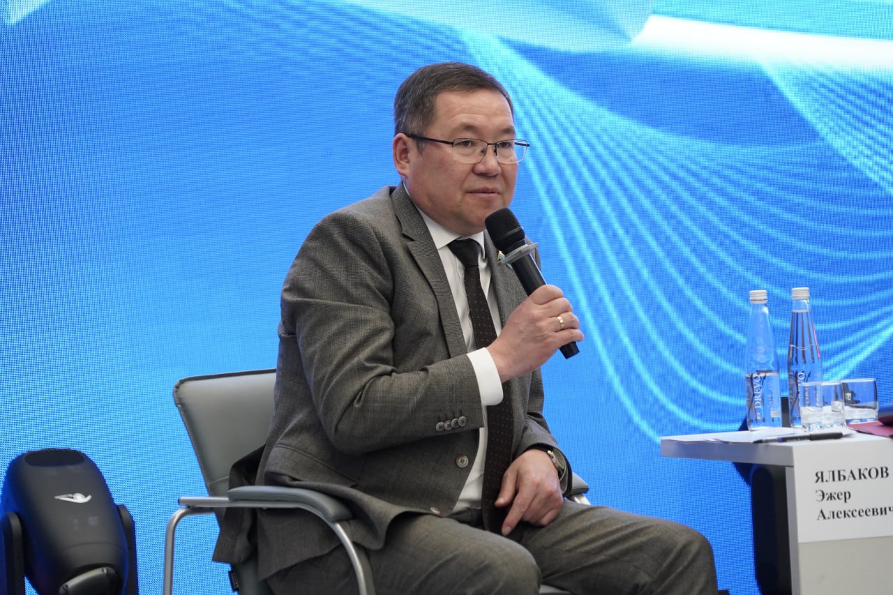 Провели открытое заседание с участием общественности и студентов о законодательной деятельности парламента в 2025 году