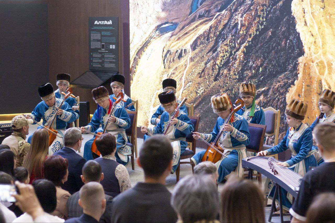 «Герои нашего времени» - выставка с таким названием открылась сегодня в Национальном музее им. А.В. Анохина «Герои нашего времени» - выставка с таким названием открылась сегодня в Национальном музее им. А.В. Анохина