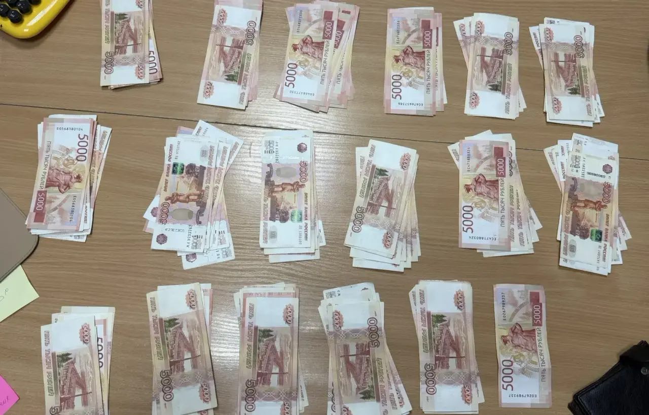 Житель Горно-Алтайска украл выплаты за погибшего отца у несовершеннолетнего пасынка и купил себе машину, алкоголь и пожрать Житель Горно-Алтайска украл выплаты за погибшего отца у несовершеннолетнего пасынка и купил себе машину, алкоголь и пожрать