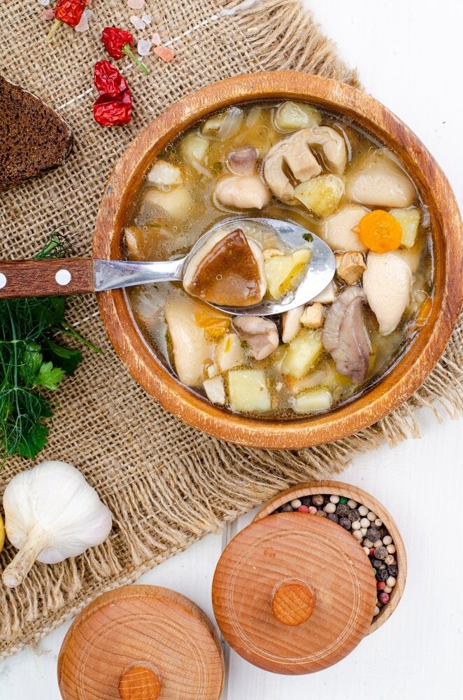 Ароматный грибной суп с картофелем: просто и вкусно