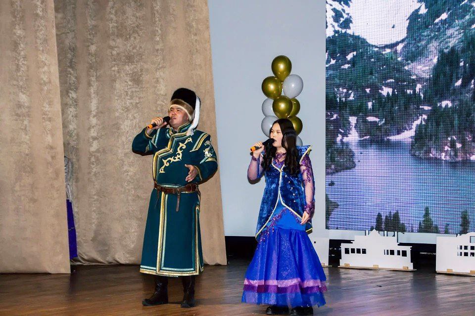 В день присвоения Горно-Алтайску статуса города в столице региона торжественно открыли Год единства народов и семейных ценностей! В день присвоения Горно-Алтайску статуса города в столице региона торжественно открыли Год единства народов и семейных ценностей!