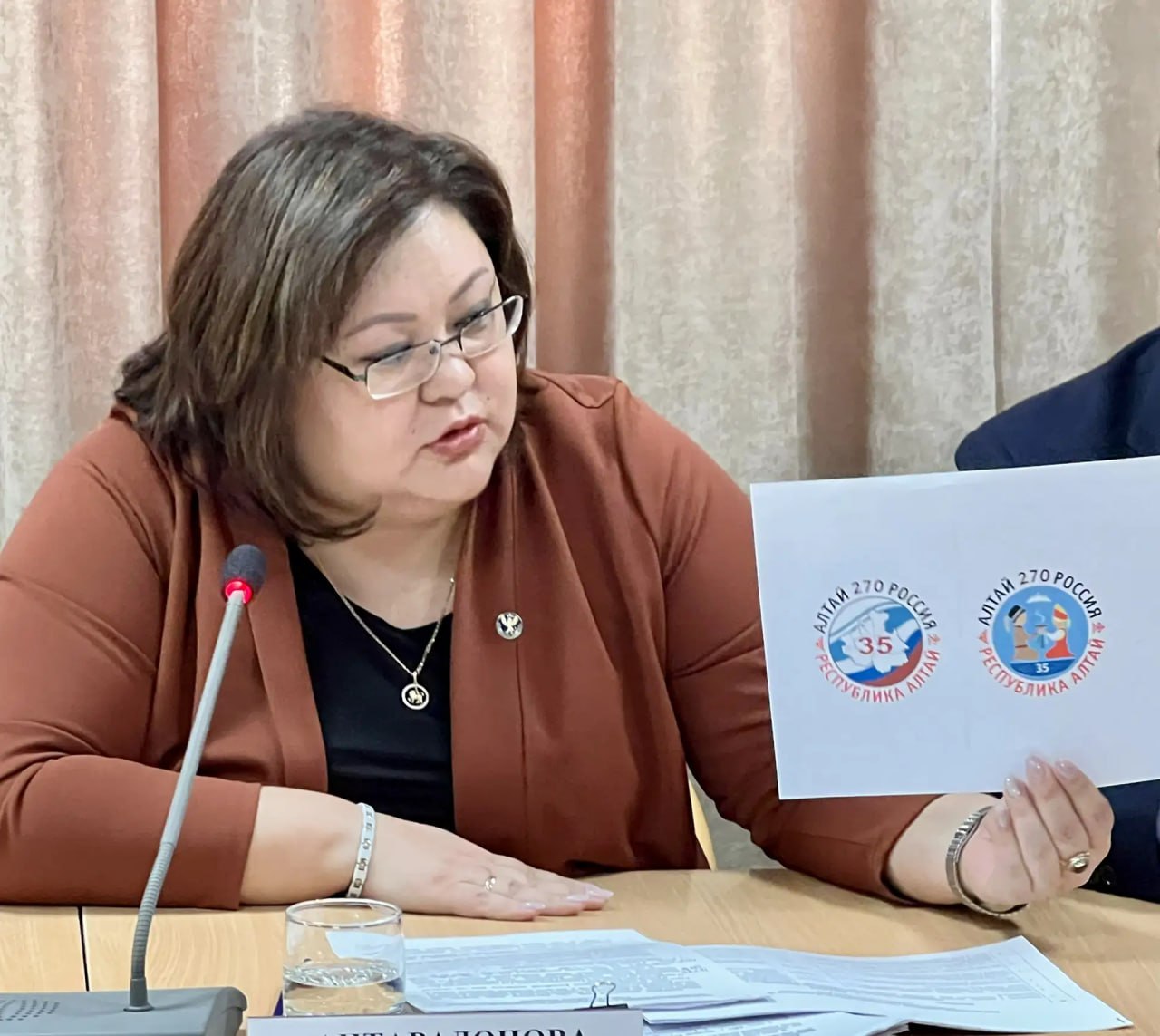 В текущем году Республика Алтай отмечает две важные даты: 35-летие образования Республики Алтай и 270-летие добровольного вхождения алтайского народа в состав Российского государства В текущем году Республика Алтай отмечает две важные даты: 35-летие образования Республики Алтай и 270-летие добровольного вхождения алтайского народа в состав Российского государства