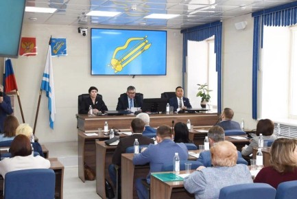 Прошлогодние остатки бюджетных средств распределили в Горно-Алтайске на сессии