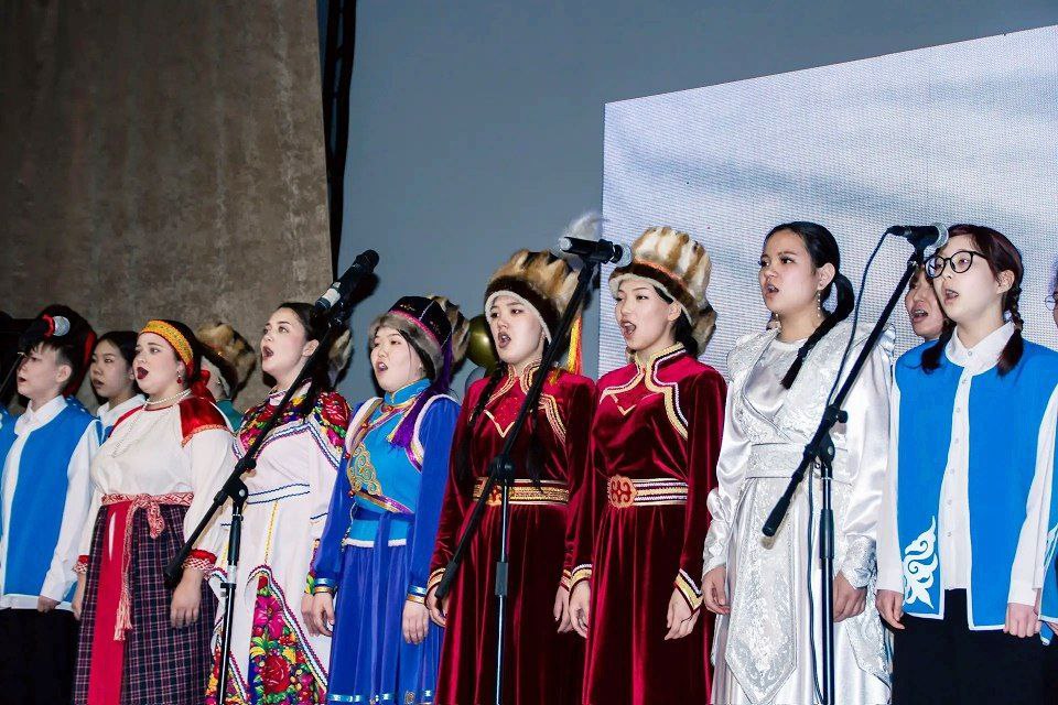 В день присвоения Горно-Алтайску статуса города в столице региона торжественно открыли Год единства народов и семейных ценностей! В день присвоения Горно-Алтайску статуса города в столице региона торжественно открыли Год единства народов и семейных ценностей!