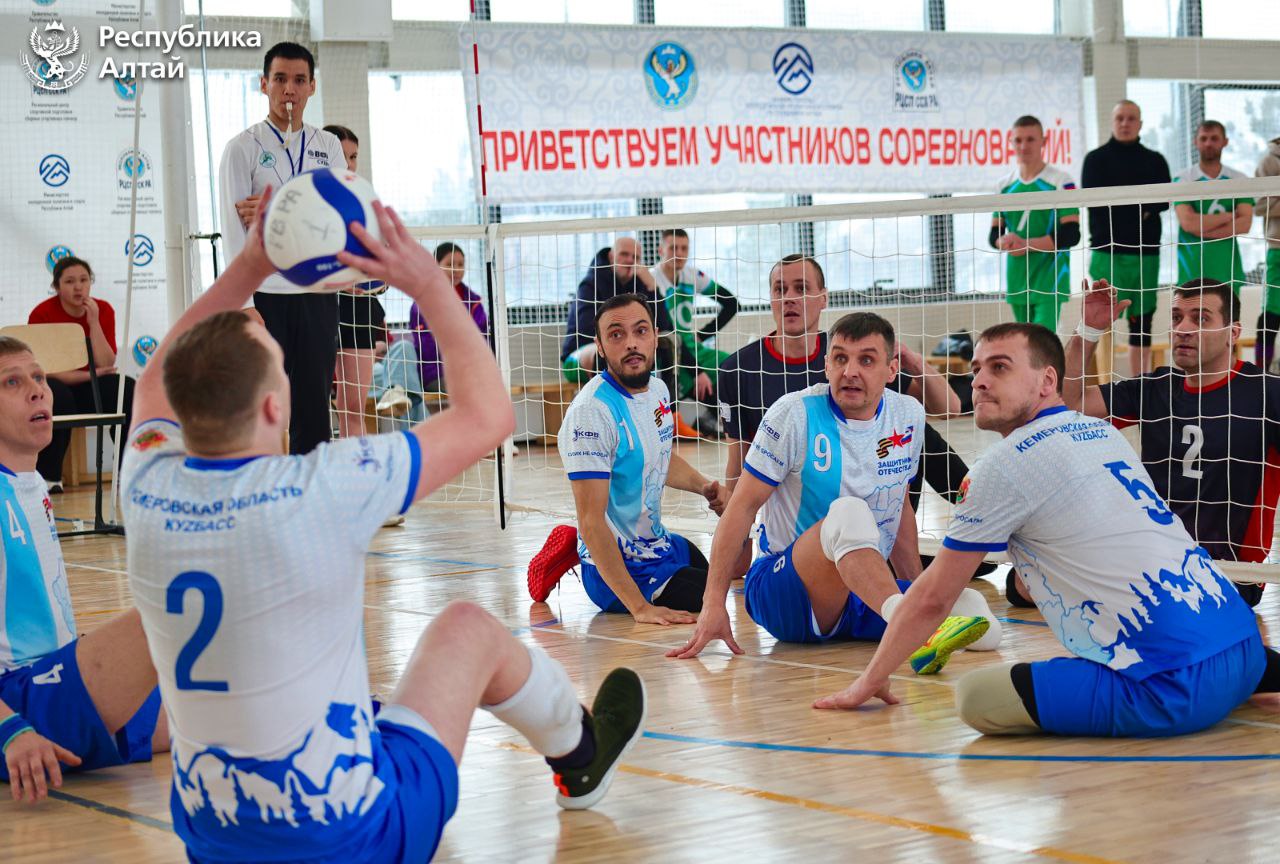В Горно-Алтайске проходит Кубок Защитников Отечества по волейболу сидя В Горно-Алтайске проходит Кубок Защитников Отечества по волейболу сидя