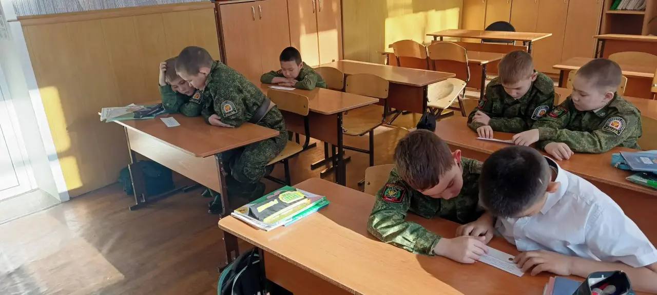 Кадетам напомнили о дорожной безопасности Кадетам напомнили о дорожной безопасности