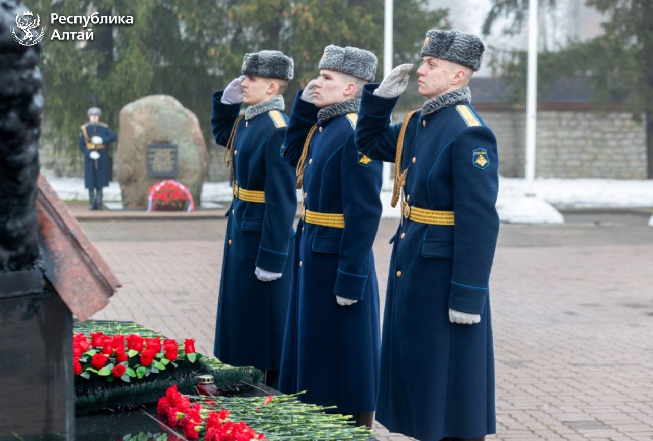 Глава Республики Алтай Андрей Турчак в Псковской области принял участие в памятных мероприятиях, посвященных подвигу 6-й роты Глава Республики Алтай Андрей Турчак в Псковской области принял участие в памятных мероприятиях, посвященных подвигу 6-й роты