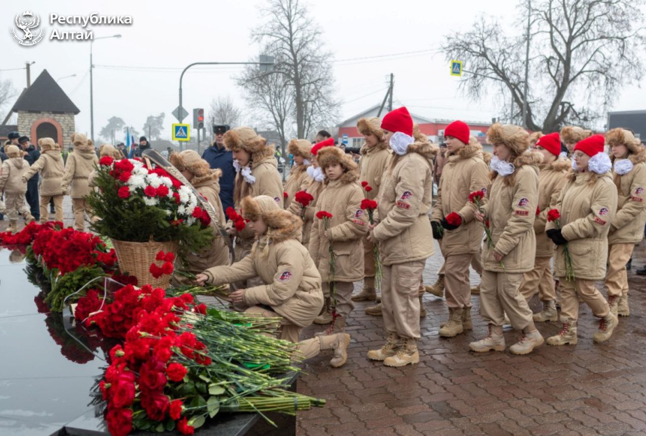 Глава Республики Алтай Андрей Турчак в Псковской области принял участие в памятных мероприятиях, посвященных подвигу 6-й роты Глава Республики Алтай Андрей Турчак в Псковской области принял участие в памятных мероприятиях, посвященных подвигу 6-й роты