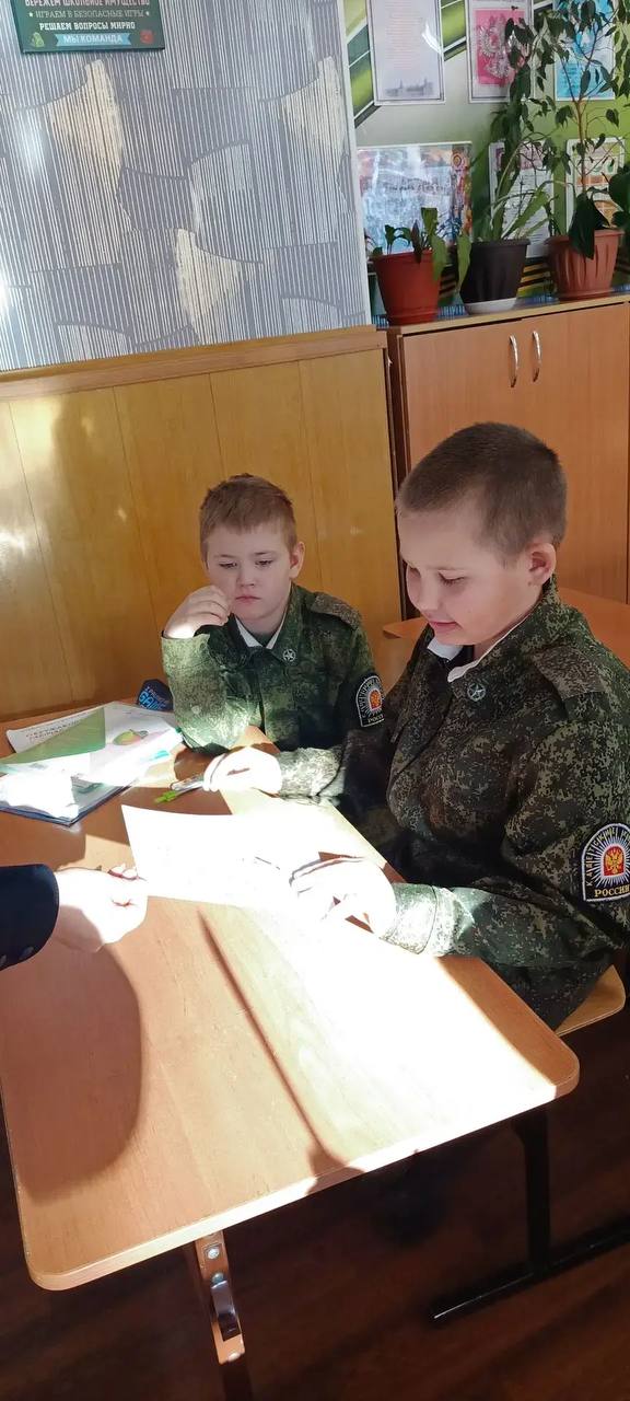 Кадетам напомнили о дорожной безопасности Кадетам напомнили о дорожной безопасности