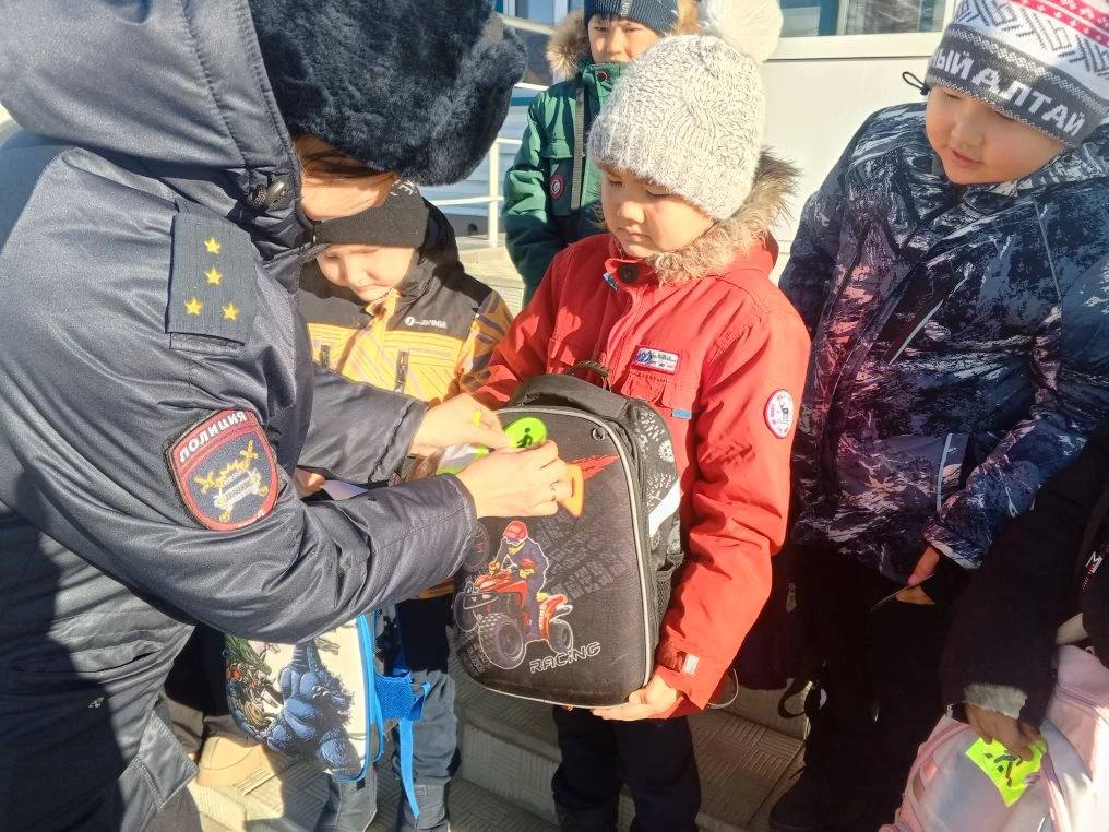 Сделай так, чтобы тебя было видно! Акция «Засветись» прошла в Шашикманской школе Сделай так, чтобы тебя было видно! Акция «Засветись» прошла в Шашикманской школе
