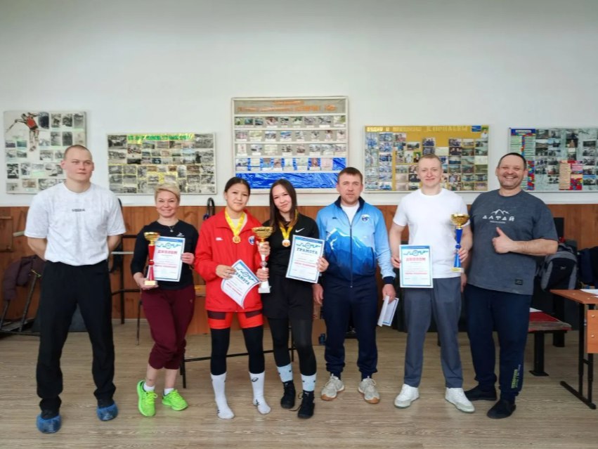 В Горно-Алтайске выявили сильнейших: прошли соревнования по армрестлингу среди федераций республики