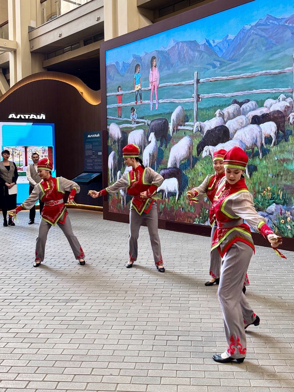 В Национальном музее открылась персональная выставка Игоря Катонова В Национальном музее открылась персональная выставка Игоря Катонова
