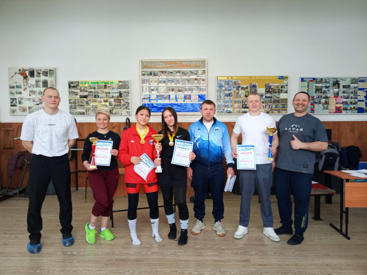 В спортивном зале «Юный Спартаковец» состоялись соревнования по армрестлингу, собравшие представителей четырех спортивных федераций Республики Алтай