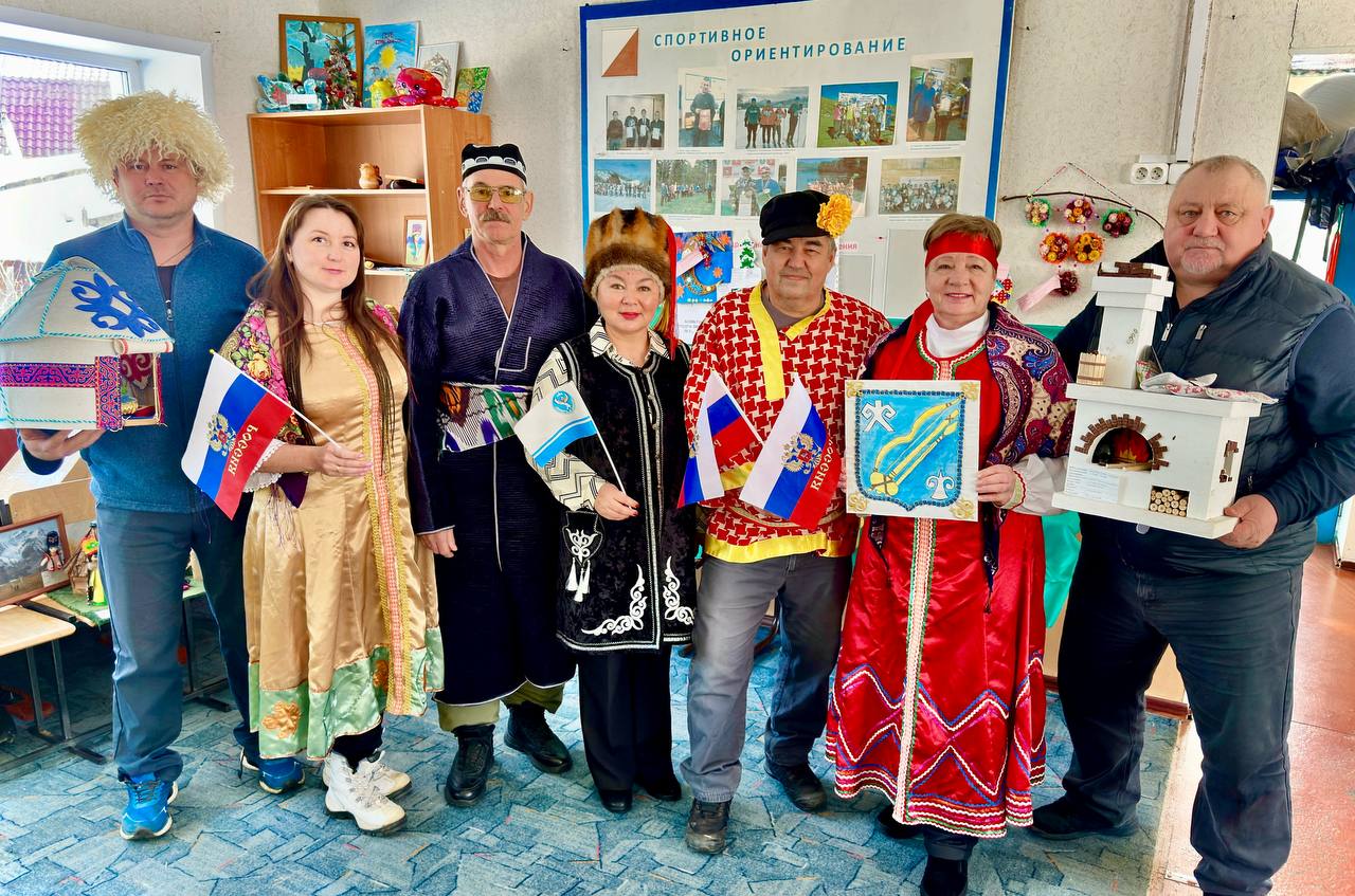 Продолжается приём фотографий с акции «День национального костюма» Продолжается приём фотографий с акции «День национального костюма»