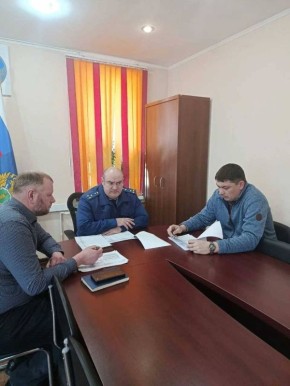 Прокурором Чемальского района проведено совещание по проблемным вопросам в сфере электроэнергетики