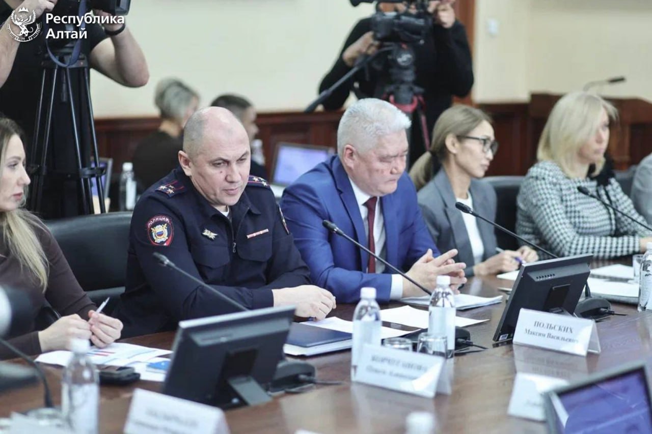 В Республике Алтай подвели итоги работы по противодействию нелегальной занятости В Республике Алтай подвели итоги работы по противодействию нелегальной занятости