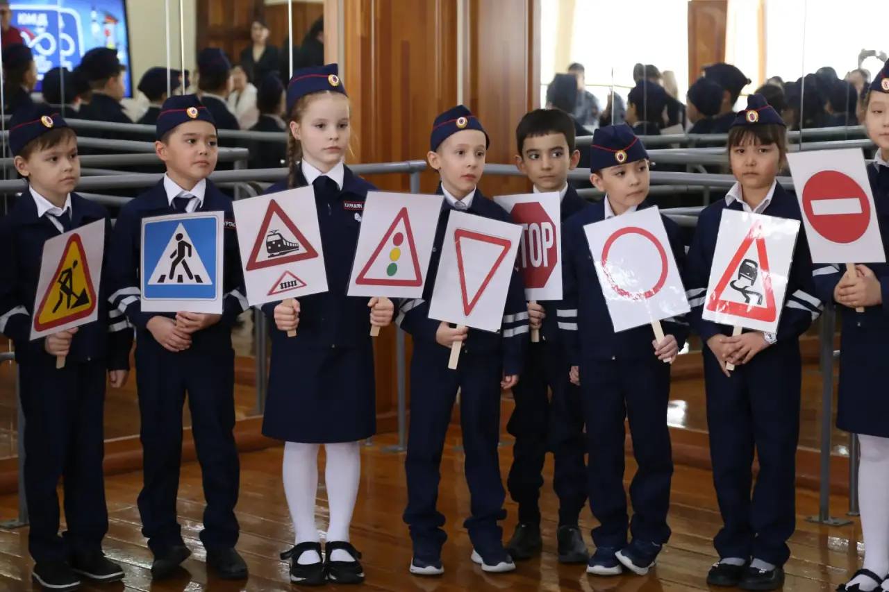 В Горно-Алтайске состоялась церемония посвящения кадетов профильного класса ГАИ В Горно-Алтайске состоялась церемония посвящения кадетов профильного класса ГАИ