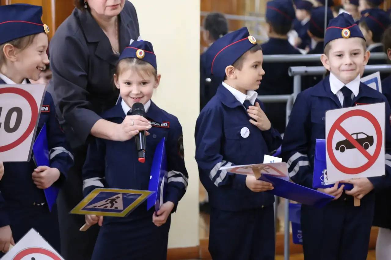 В Горно-Алтайске состоялась церемония посвящения кадетов профильного класса ГАИ В Горно-Алтайске состоялась церемония посвящения кадетов профильного класса ГАИ
