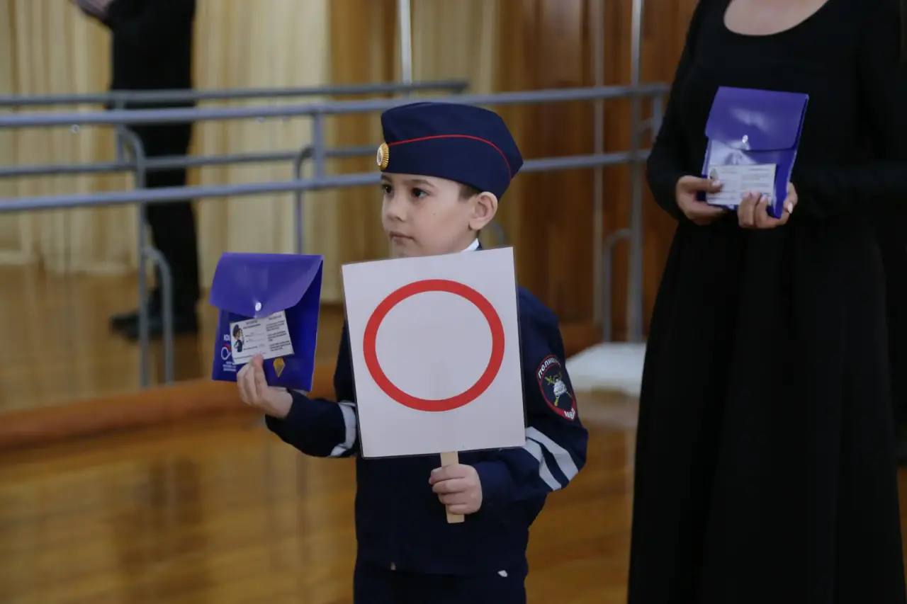 В Горно-Алтайске состоялась церемония посвящения кадетов профильного класса ГАИ В Горно-Алтайске состоялась церемония посвящения кадетов профильного класса ГАИ