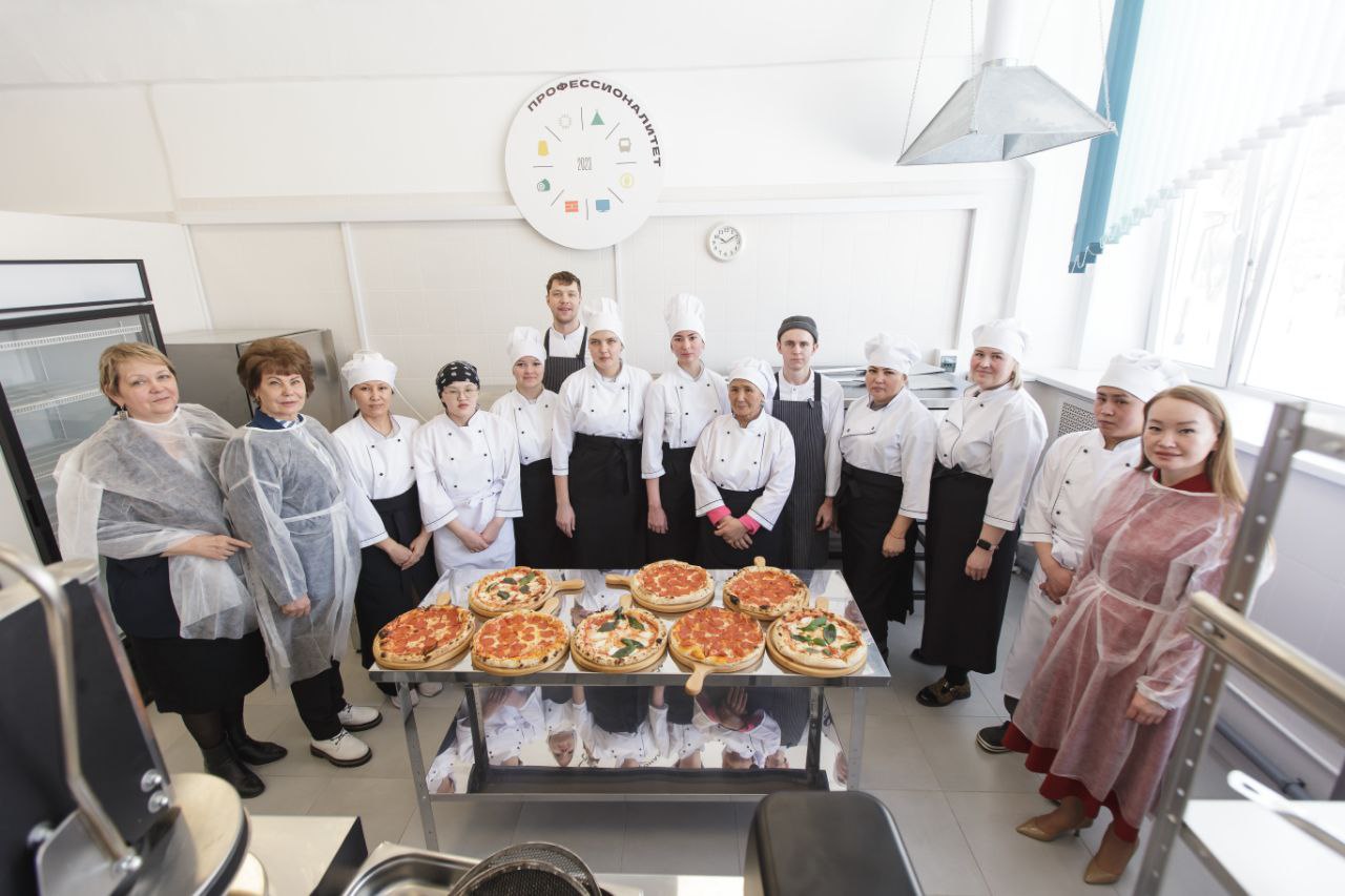 Готовили пиццу и дарили тепло: в Горно-Алтайске прошёл особенный мастер-класс для семей участников СВО