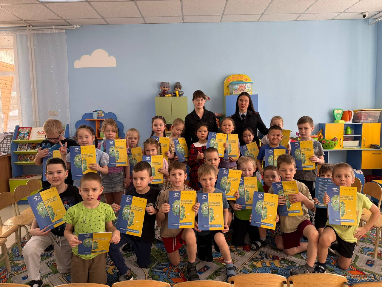 В детском саду «Колокольчик» г. Горно-Алтайска сотрудники региональной Госавтоинспекции провели мероприятие по ПДД