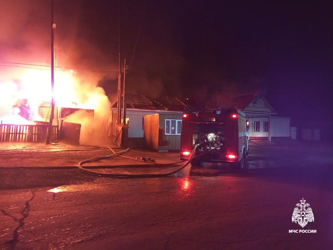 Пожар в кафе и здании рынка произошел минувшей ночью в Кош-Агаче – сообщение о пожаре поступило в 03:53