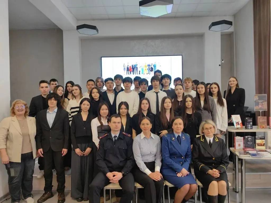Старший помощник прокурора Республики Алтай по кадрам приняла участие в профориентационной встрече «Профессия – юрист»
