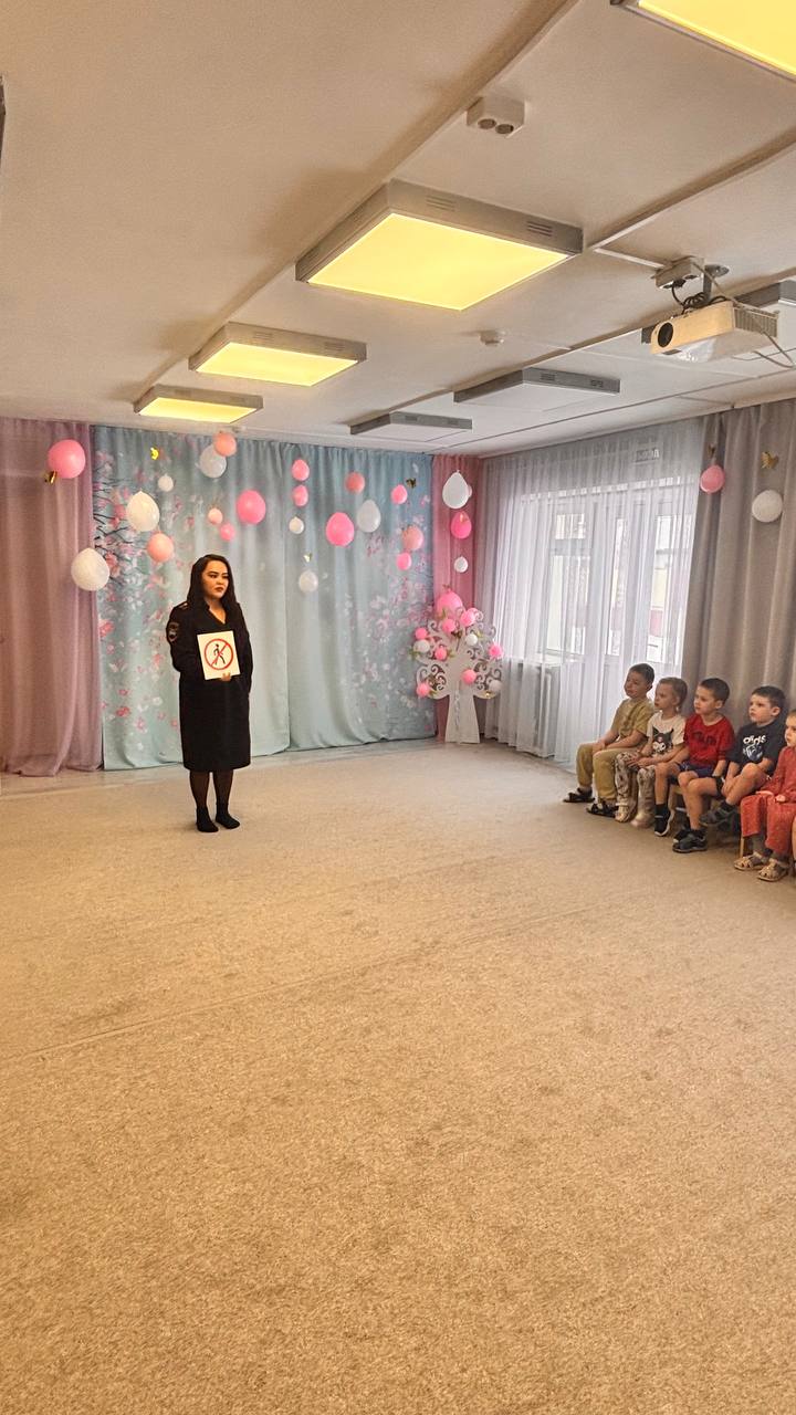 Безопасность начинается с детства: сотрудники ГАИ в гостях у дошколят Безопасность начинается с детства: сотрудники ГАИ в гостях у дошколят