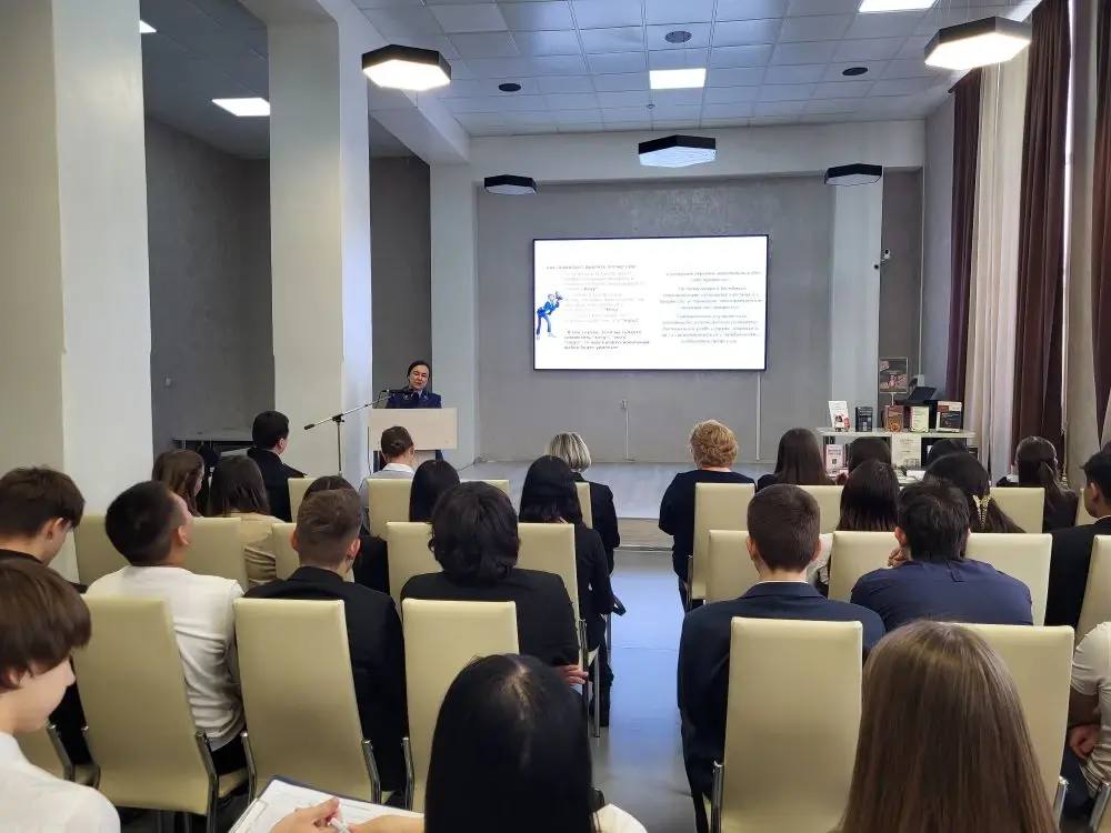 Старший помощник прокурора Республики Алтай по кадрам приняла участие в профориентационной встрече «Профессия – юрист» Старший помощник прокурора Республики Алтай по кадрам приняла участие в профориентационной встрече «Профессия – юрист»