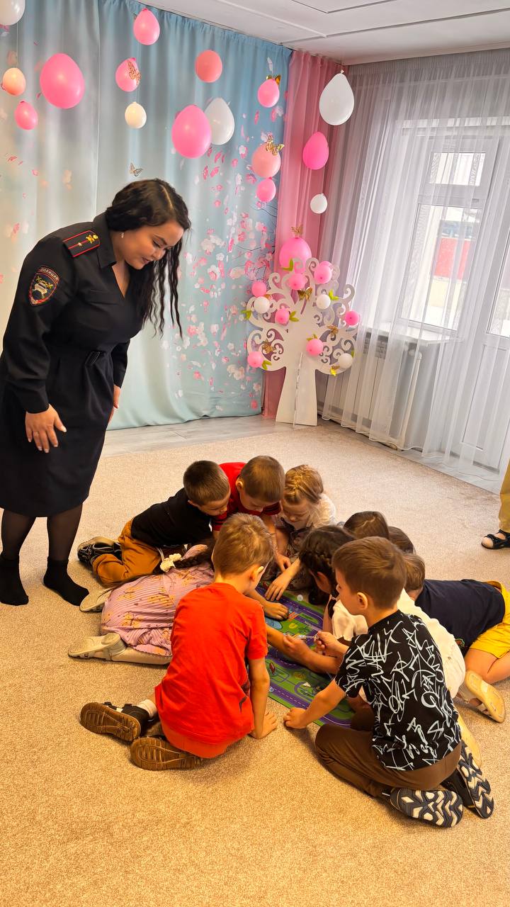 Безопасность начинается с детства: сотрудники ГАИ в гостях у дошколят Безопасность начинается с детства: сотрудники ГАИ в гостях у дошколят