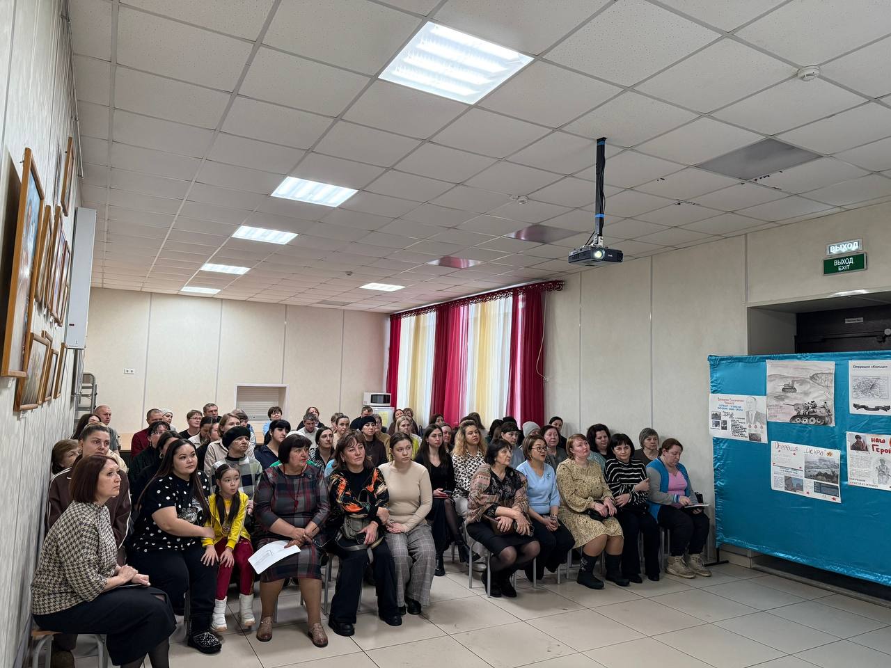 Сотрудник региональной Госавтоинспекции приняла участие в родительском собрании в городской школе №8 Сотрудник региональной Госавтоинспекции приняла участие в родительском собрании в городской школе №8