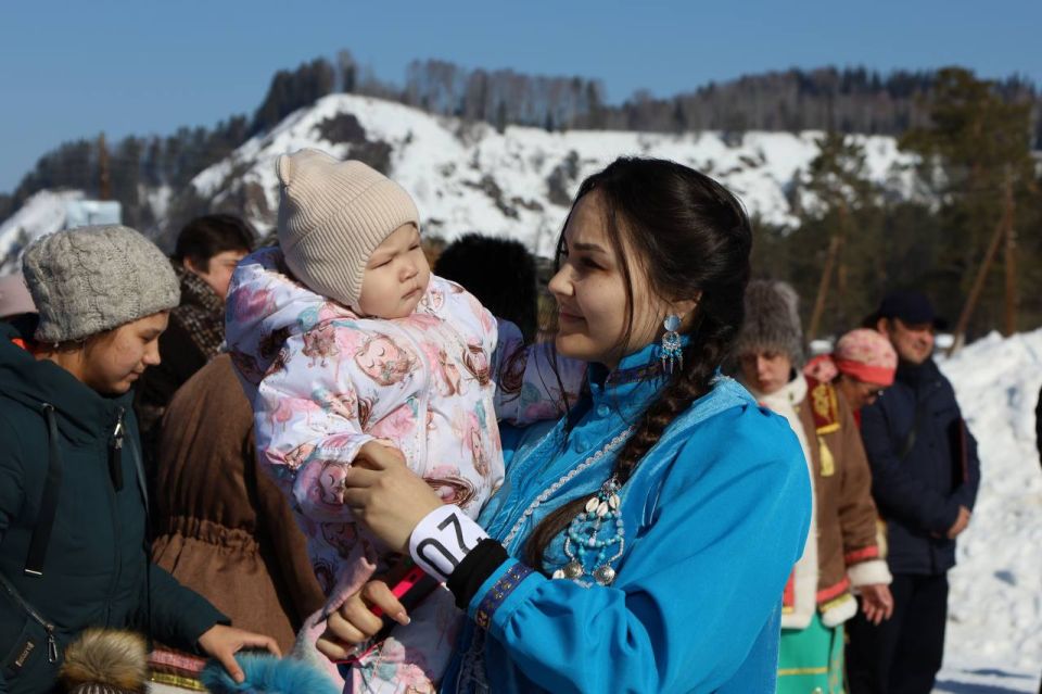 Сегодня, 21 марта, в селе Тулой Турочакского района прошли народные гуляния, посвященные празднику Јылгайак