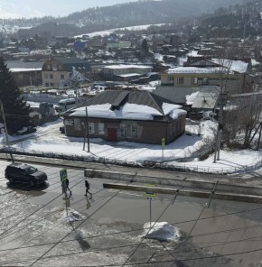 От подписчика. Район Гардинки (остановка Оптовая база) на пешеходном переходе лужа, которая создаёт опасность, перейти через дорогу и соблюдать ПДД невозможно