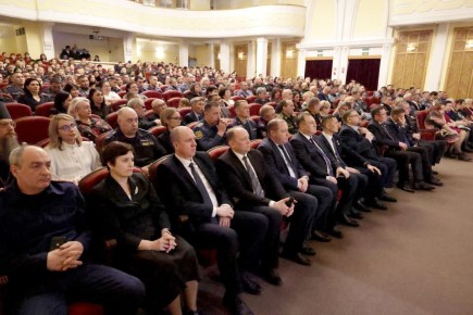 26 марта в Национальном театре им. П.В. Кучияк состоялось торжественное собрание, посвященное 10-летию войск национальной гвардии РФ и 215-й годовщине образования войск правопорядка