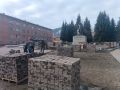 От подписчика. Территорию у памятника Григорию Чорос-Гуркину благоустраивают в Горно-Алтайске