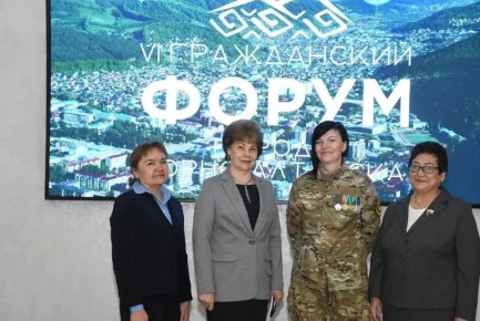 Первый вице-спикер Татьяна Гигель и председатель комитета по национальной политике, образованию, культуре, общественным объединениям и СМИ Наталья Екеева приняли участие в VI Гражданском форуме