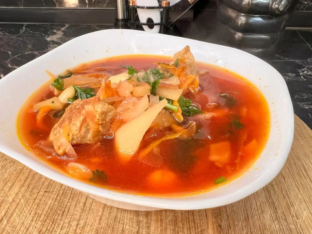 Борщ с мясом и фасолью: кулинарный шедевр