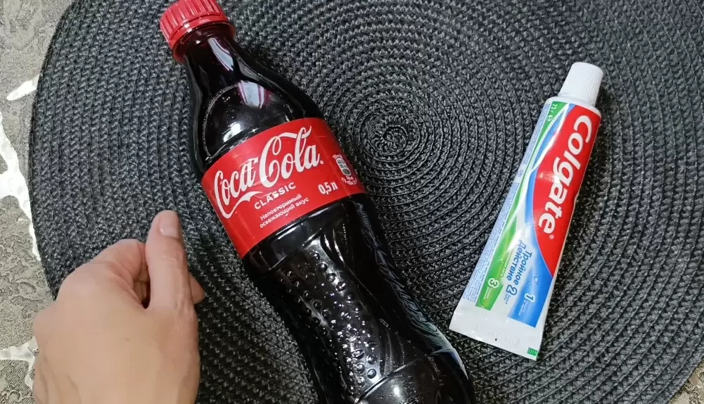 Как кола и зубная паста помогают вернуть сковородам первозданный вид