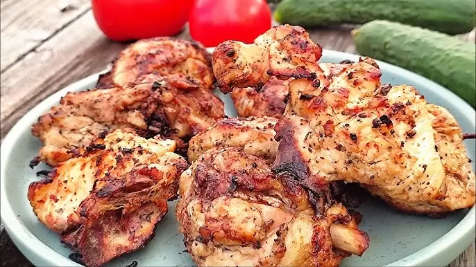 Нежный шашлык в йогуртово-мятном маринаде: новый взгляд на классическое блюдо