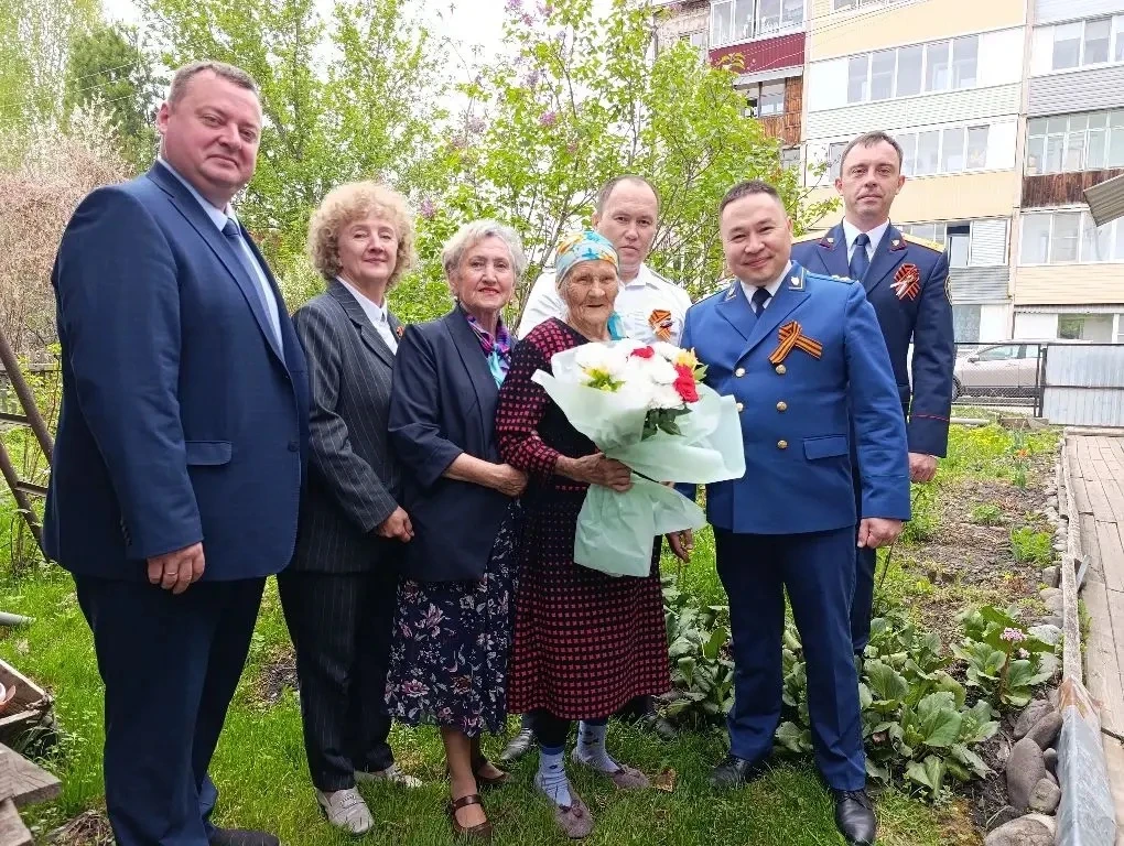 В преддверии Дня Победы прокурор Майминского района посетил тружеников тыла