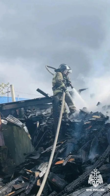 Крупный пожар в Шебалино: в переулке Заводском горели жилой дом, баня, хозяйственные постройки