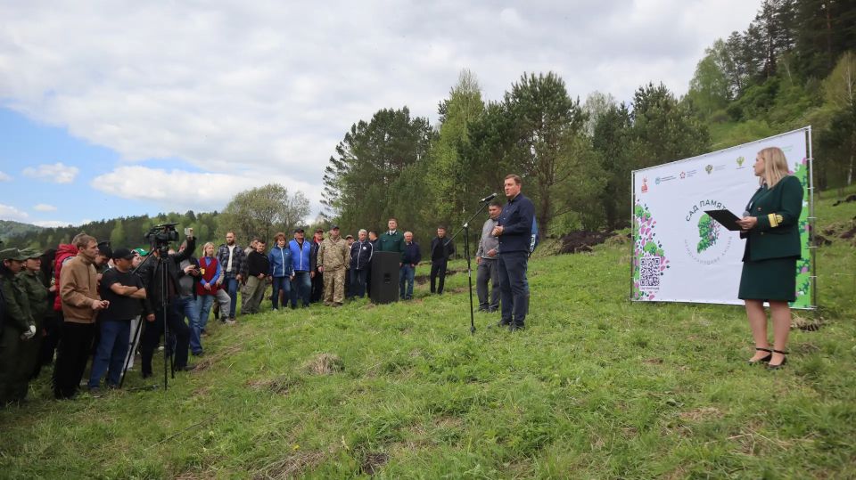 Полицейские Республики Алтай приняли участие в экологической акции «Сад памяти»