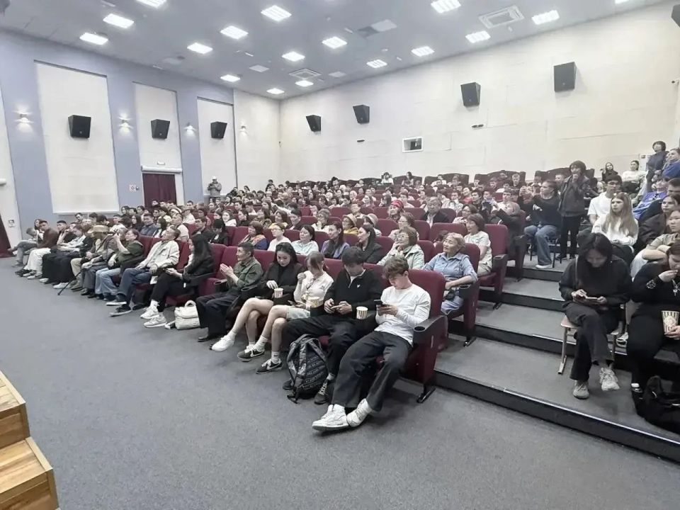 В кинотеатре «Голубой Алтай» прошли показы фильмов якутских режиссёров В кинотеатре «Голубой Алтай» прошли показы фильмов якутских режиссёров