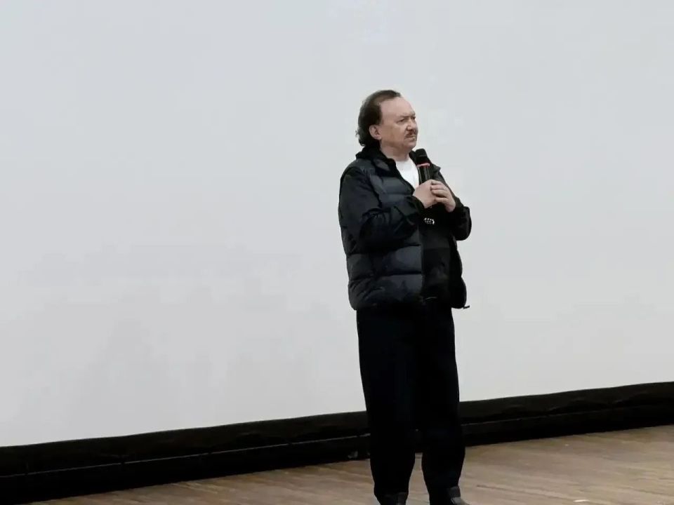 В кинотеатре «Голубой Алтай» прошли показы фильмов якутских режиссёров В кинотеатре «Голубой Алтай» прошли показы фильмов якутских режиссёров