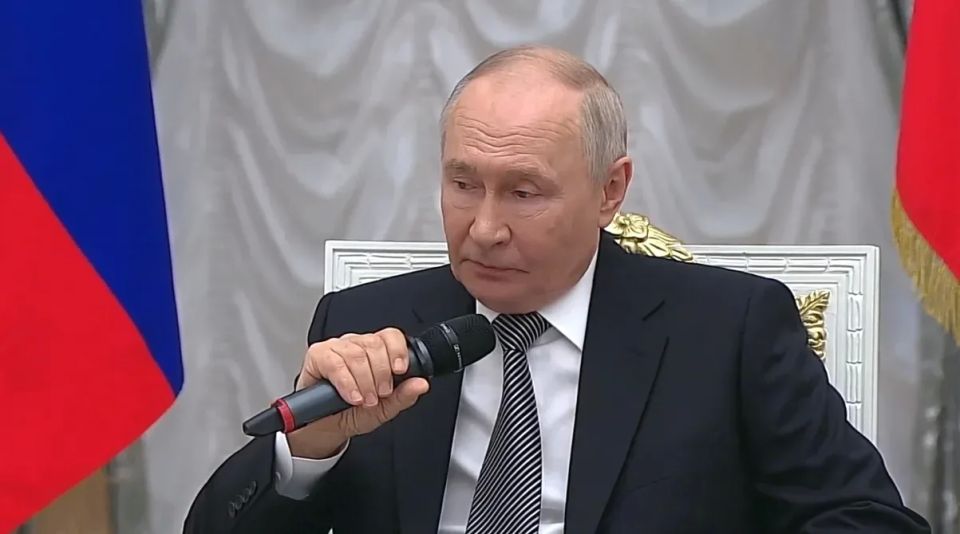Прямой сейчас министр молполитики и спорта Республики Алтай Александр Суразов на встрече с главой государства Владимиром Путиным Прямой сейчас министр молполитики и спорта Республики Алтай Александр Суразов на встрече с главой государства Владимиром Путиным