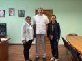 Сотрудники постоянного представительства Республики Алтай со старшей медсестрой лечебно-диагностического отделения Республиканской клинической больницы Татьяной Левиной посетили три медицинских учреждения Москвы