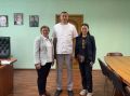 Сотрудники постоянного представительства Республики Алтай со старшей медсестрой лечебно-диагностического отделения Республиканской клинической больницы Татьяной Левиной посетили три медицинских учреждения Москвы