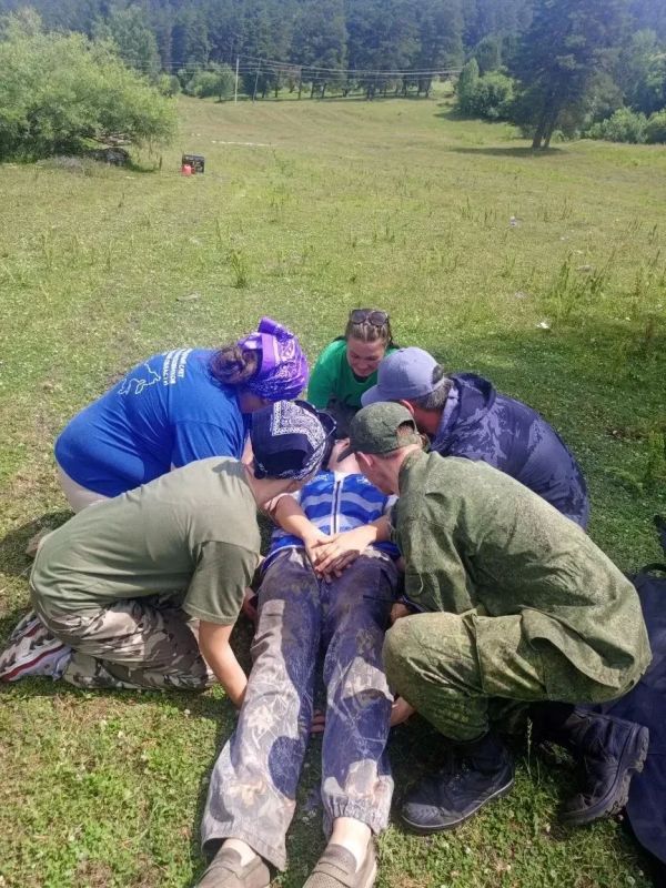Волонтеры Отделения национального центра помощи пропавшим и пострадавшим детям и сотрудники Центра кинологической службы МВД по Республике Алтай приняли участие в полевых учениях по поиску пропавших людей Волонтеры Отделения национального центра помощи пропавшим и пострадавшим детям и сотрудники Центра кинологической службы МВД по Республике Алтай приняли участие в полевых учениях по поиску пропавших людей