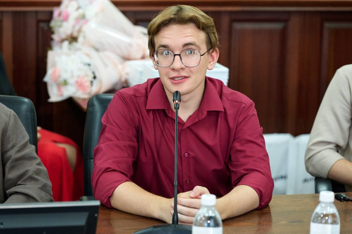 Александр Прокопьев: В этом году 11 выпускников из школ Республики Алтай сдали Единый государственный экзамен на высший балл, а один стал призером Всероссийской олимпиады школьников Александр Прокопьев: В этом году 11 выпускников из школ Республики Алтай сдали Единый государственный экзамен на высший балл, а один стал призером Всероссийской олимпиады школьников